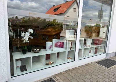 Schaufensteransicht der Filiale Gilching