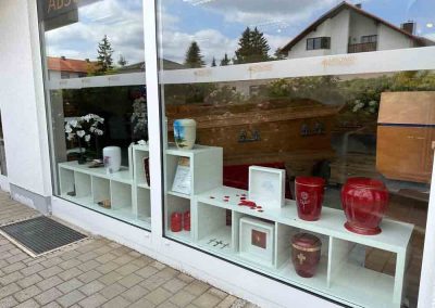 Schaufensteransicht der Filiale Gilching